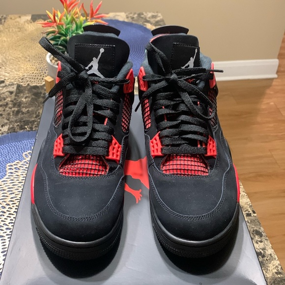 Air Jordan 4 Retro “Thunder”